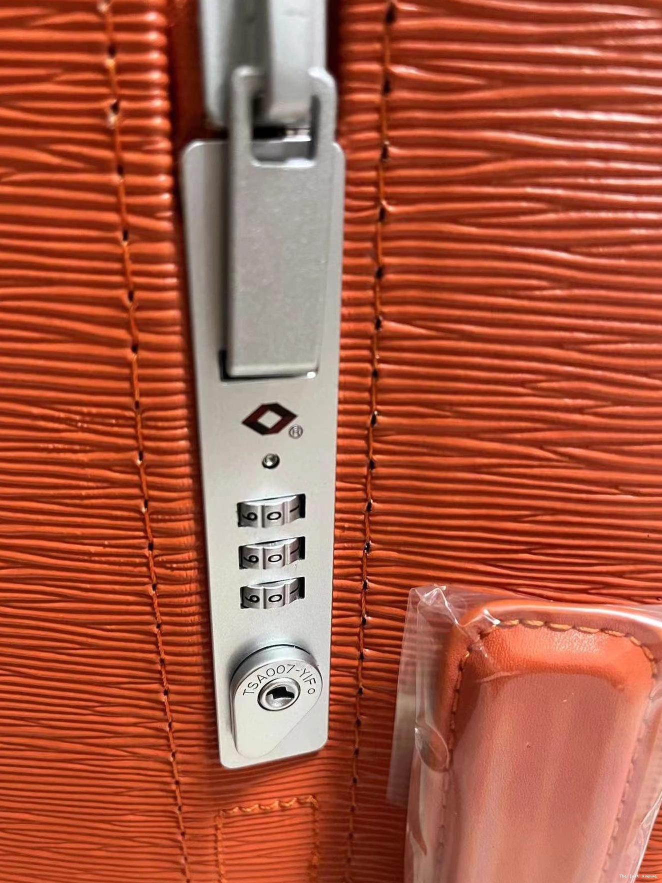 37L CABIN 55 ORANGE HORIZON SUITCASE CUSTOM 0819